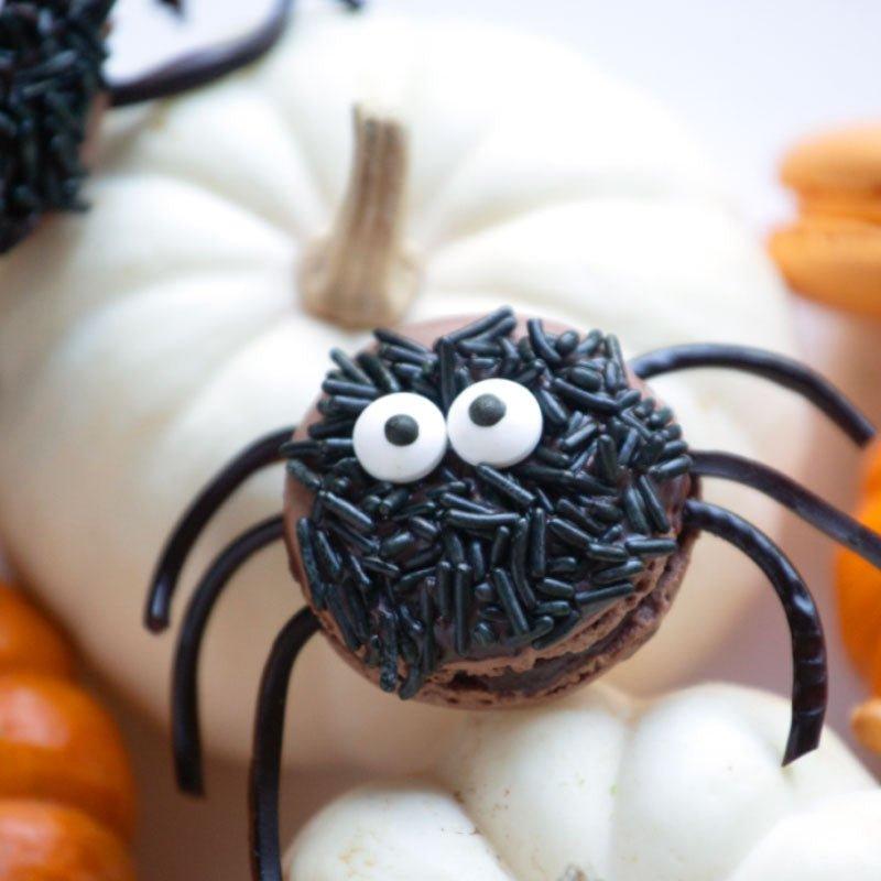 DIY Halloween Treats - Furry Spider Macarons - Olivia Macaron