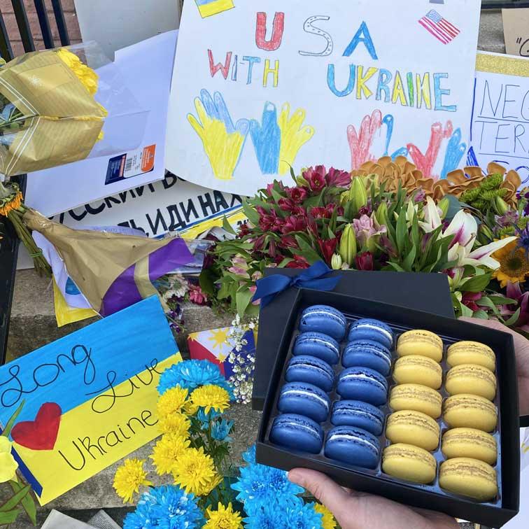 Heart-Shaped Macaroons delivery in Ukraine – Ukraine Gift Delivery