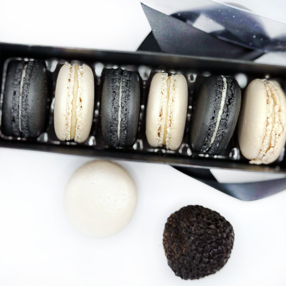 Black & White Gift Box - Olivia Macaron