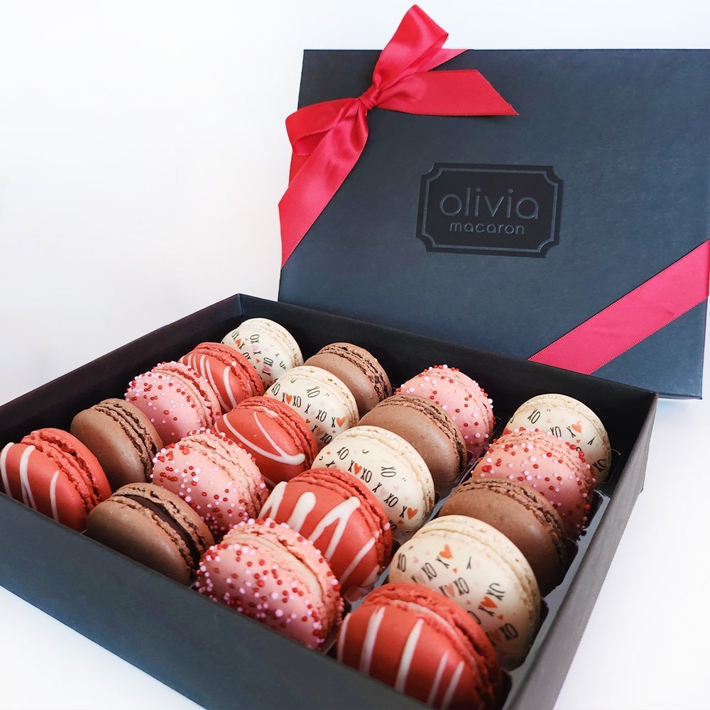 Valentine&#39;s Day Gift Set - Olivia Macaron